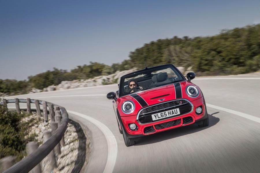  Mini Cooper S Cabrio JCW Package 2015 года  (UK) (фото 6 из 30)